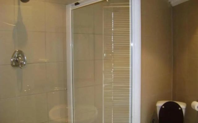 Savoy Lodge - Nice Budget Triple Room 2