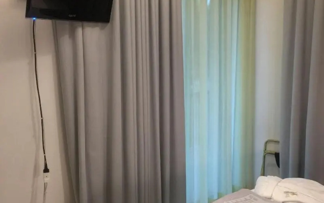 Monaco Suites Hotel