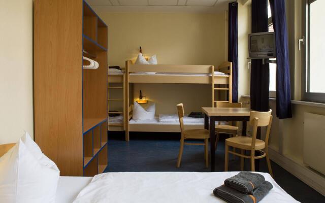 Отель acama Hotel & Hostel Kreuzberg Германия, Берлин - 1 отзыв об отеле, цены и фото номеров - забронировать отель acama Hotel & Hostel Kreuzberg онлайн комната для гостей