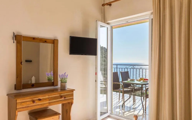 Studio Apartments Pelekas Beach adonis