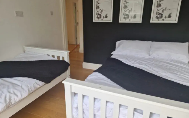 NEW! Grimsby Central, Spacious, 2 Bedrooms