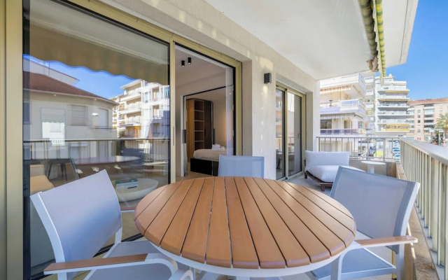 Renovated Prestige 3P Luxe Apt, Terrace & Parking