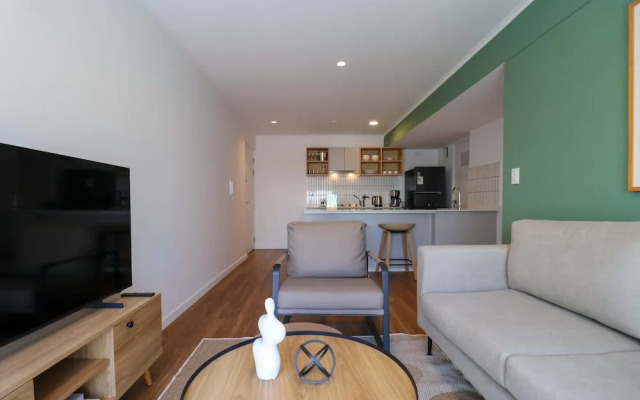 w Curated Urban 2BR w Balcony in Miraflores