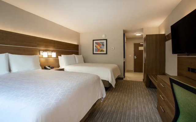 Holiday Inn Express & Suites Deland South by IHG