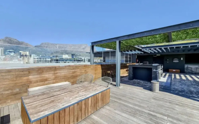 Two Bedroom Green Point Rooftop Pool BBQ