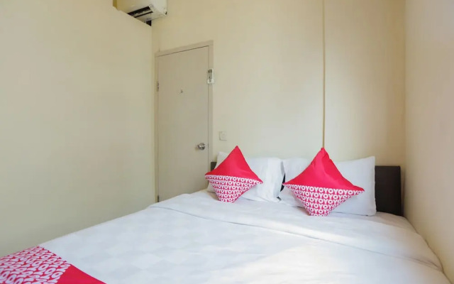 OYO 2103 Lauv Room 2 Grand Centerpoint Tower B