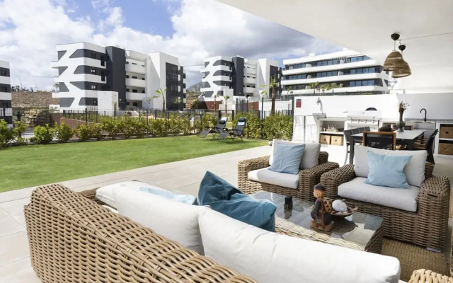 Luxury Apartment With Garden in Higueron