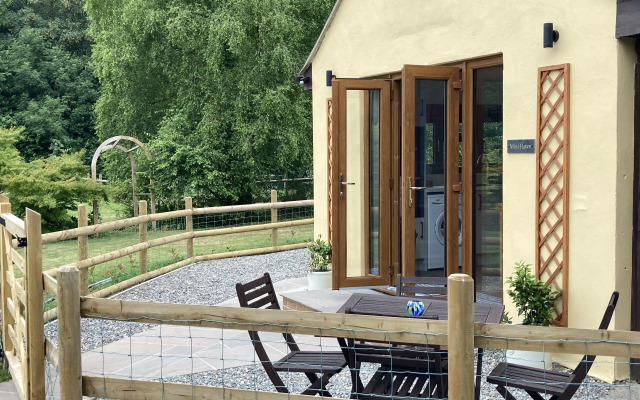 1 Bedroomed Detached Holiday Retreat Pant