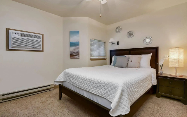 Bond Hotel and Extended Stay