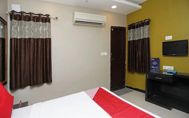 OYO 13392 Hotel Neeraj