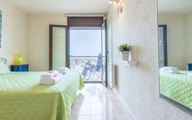 Apartment in Empuriabrava With Sea Views