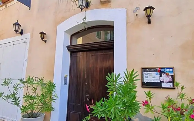 Le Baldaquin