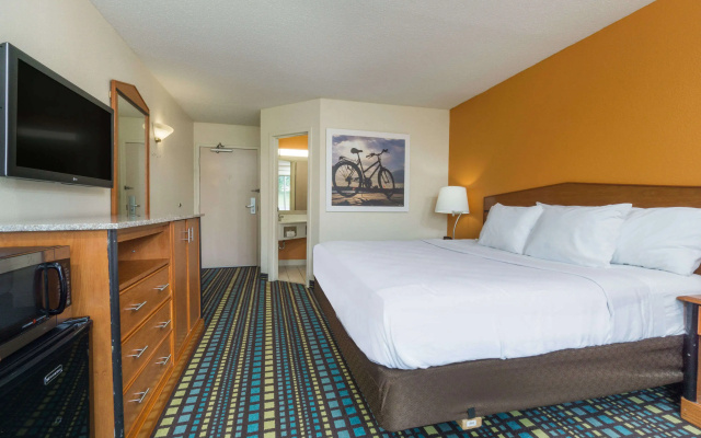 Super 8 By Wyndham Raleigh Downtown