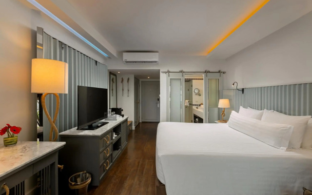 Отель The Boathouse Phuket