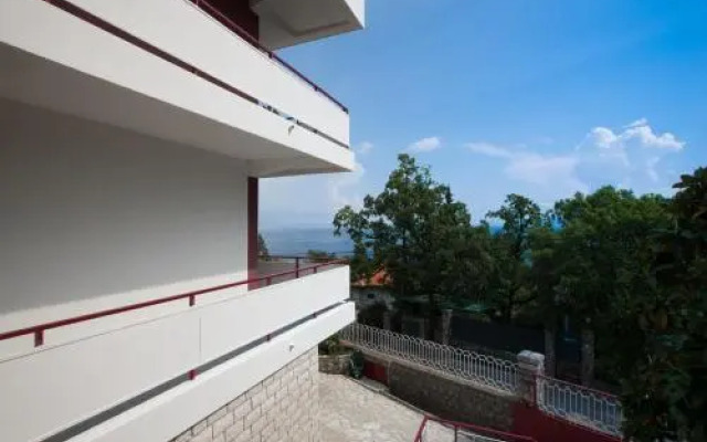 Blue View Apartment