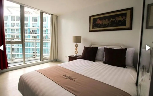 Azure Rio West Wavepool 1BR Near Airport