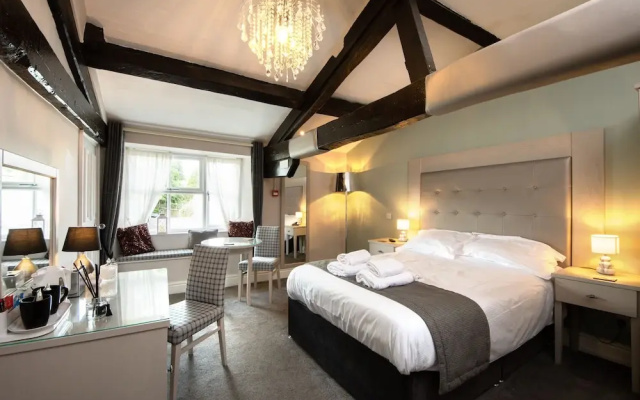 Maypole Inn
