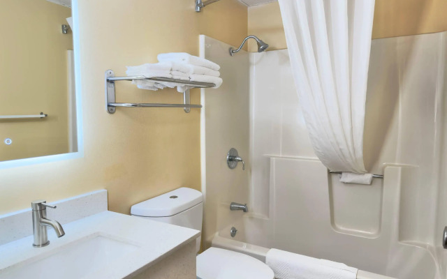 Econo Lodge Lansing - Leavenworth