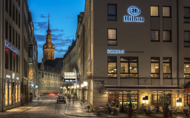 Отель Hilton Dresden вид на фасад
