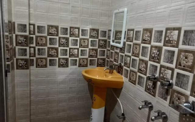 OYO 19930 Hotel Holiday Palace