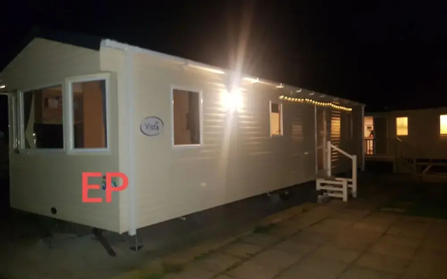 Lovely 3-bed Caravan in Towyn