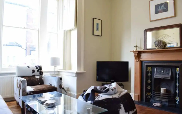 Charming 2 Bedroom full home in Arsenal