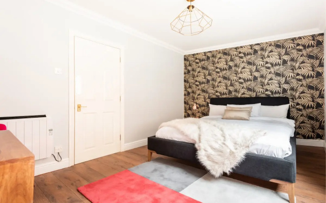 The Old Station House - Stylish & Central 2bdr Apartment