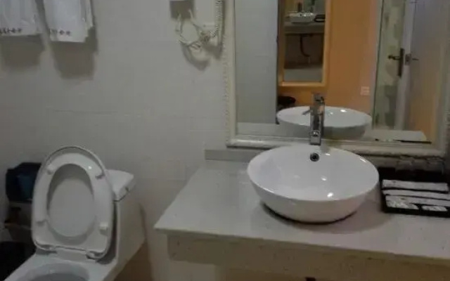 Yuyang Julong Hotel
