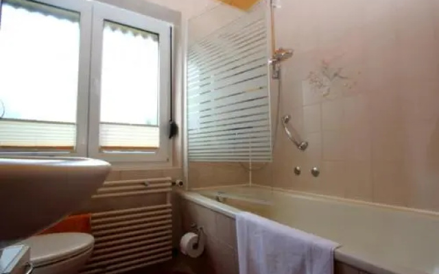 4865 Private Rooms