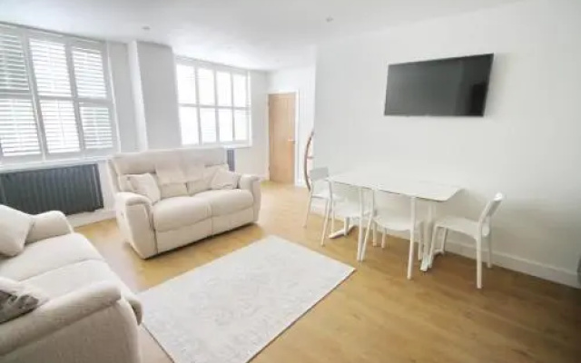 Court Side Apartment