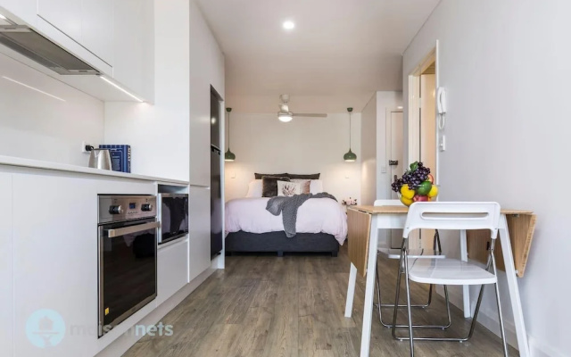 Studio Apt With Balcony & Parking in Surry Hills