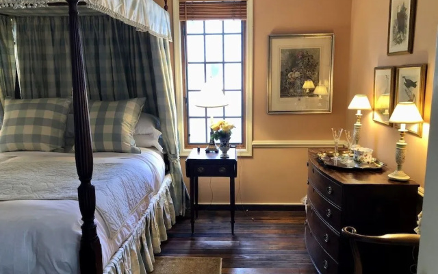 Hollymead House Inn/Bed & Breakfast