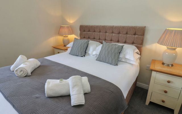 5 Ashcroft Mews