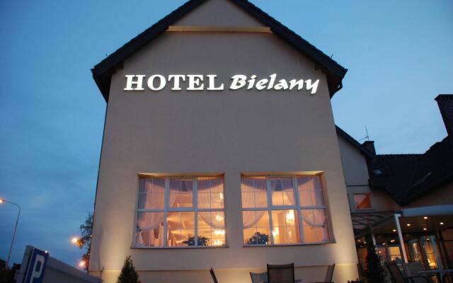 Hotel Bielany вид на фасад