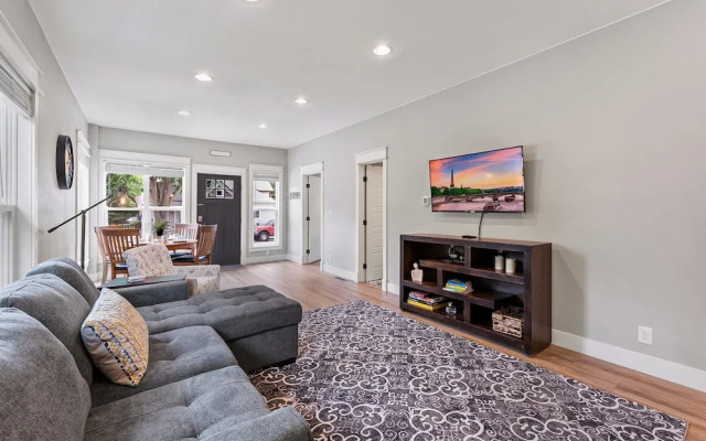Cozy Chic Home In Downtown Loveland!