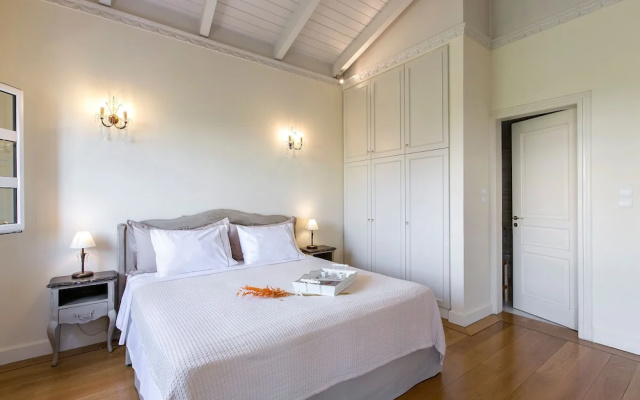 Aerides 3 Luxury Suites
