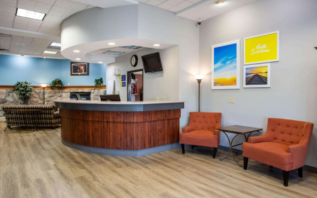 Days Inn by Wyndham Marquette