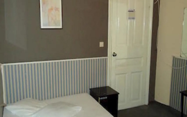 Zorbas Hotel - Hostel