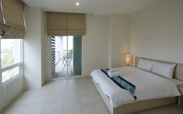 Seaview modern Apartment at Karon Hill