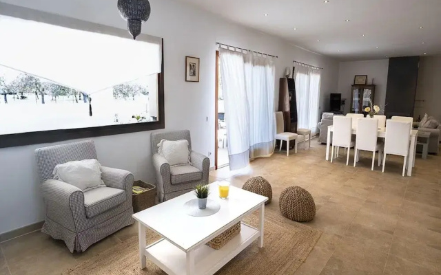 Spacious Villa With Games Area