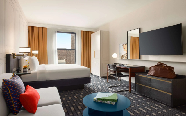 106 Jefferson Huntsville, Curio Collection by Hilton