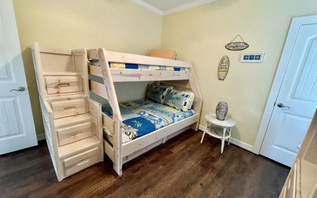Beachy Beach 3 Bedroom Home by Redawning