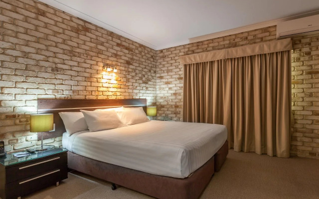 Highlander Motor Inn & Apartments