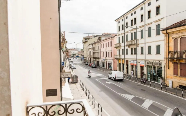 INTERO APPARTAMENTO nel cuore di VICENZA