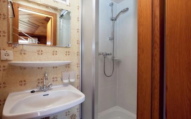 Pretty Holiday Home in Uderns near Ski Area