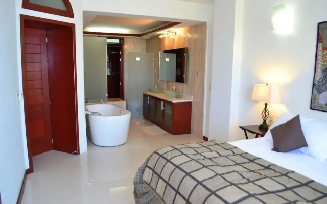 Condo Torre Diamante 305 by MDR