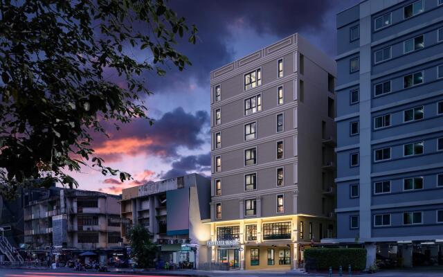Travelier Hostel Бангкок вид на фасад