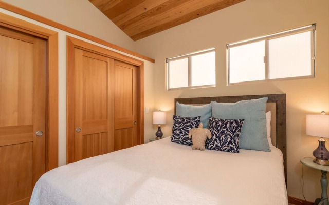The Sixpence Beach Access Hot Tub
