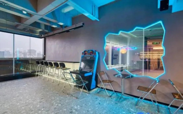 Lvxiaoer Youth Hotel (West Lake Hubin Ding'an Road Metro Station Branch)