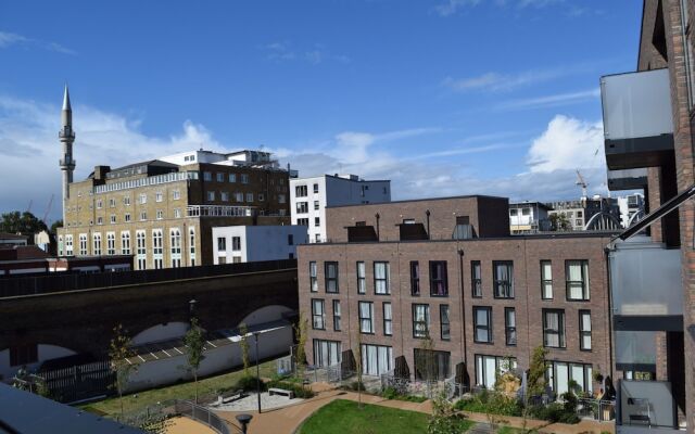 Апартаменты 1 Bedroom Apartment With Balcony Near Regent's Canal вид на фасад